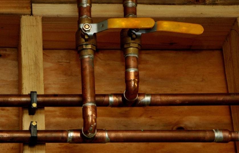 Water pipes running parallel to each other